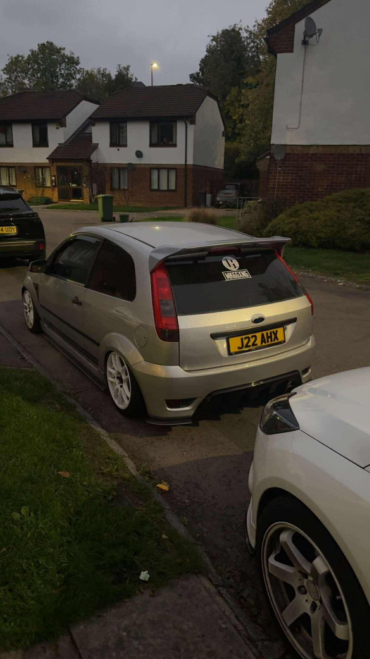 MK6GXNG STICKER